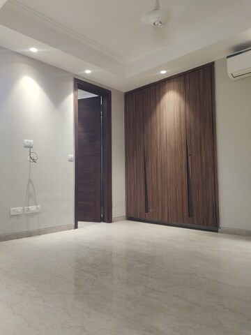 Furnished Amenities in 4 BHK Builder Floor at East Of Kailash – for Rent