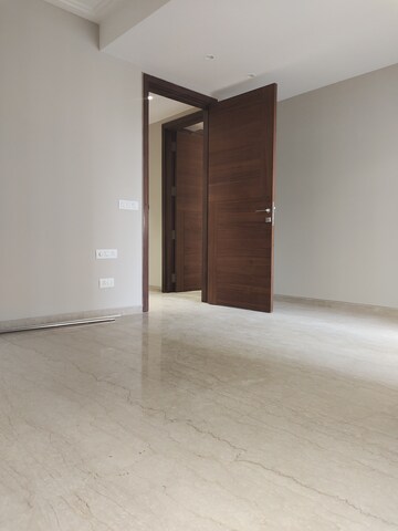 Furnished Amenities in 4 BHK Builder Floor at East Of Kailash – for Rent