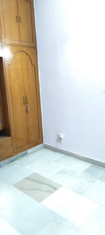 Room in 2 BHK Builder Floor at Shipra Regalia Heights, Vaibhav Khand – for Rent