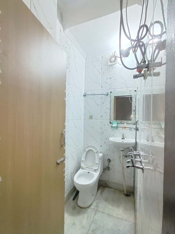 Bathroom, ss-100 1 Bedroom 590 Sq.Ft. Builder Floor In Sector 49 Gurgaon 8648848