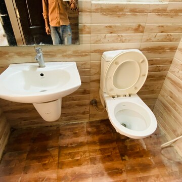 Bathroom in 3 BHK Builder Floor at Omaxe Ambrosia, Mullanpur – for Rent