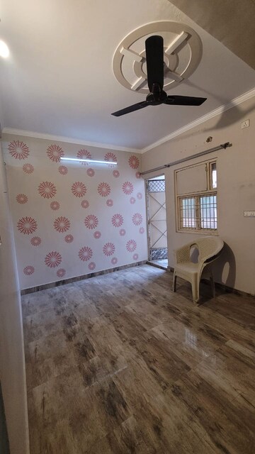 Room in 2 BHK Apartment at Omaxe Homes, Dilshad Garden – for Rent