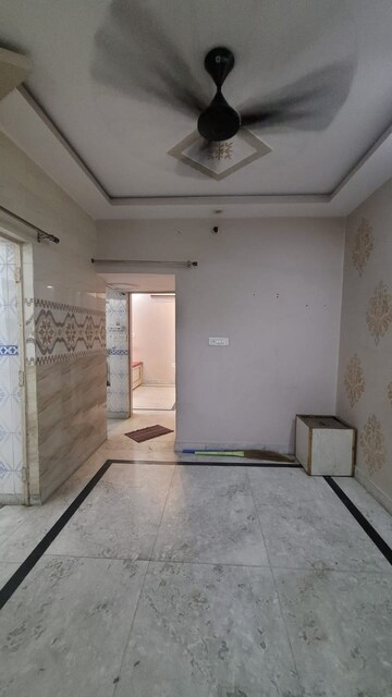 Room in 2 BHK Apartment at Omaxe Homes, Dilshad Garden – for Rent