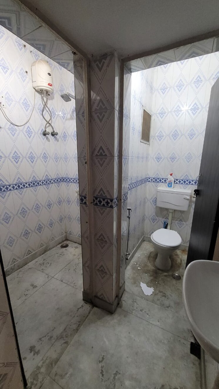 Bathroom, omaxe-homes 2 Bedroom 650 Sq.Ft. Apartment In Dilshad Garden Delhi 8648907