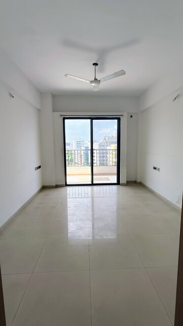 Room in 2 BHK Apartment at Pristine Fontana, Bavdhan – for Rent