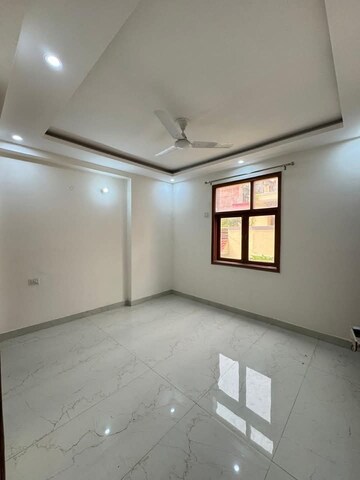 Room in 2 BHK Apartment at Saket – for Rent