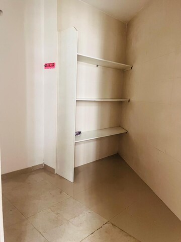 Room in 3 BHK Apartment at Hiranandani Rodas Enclave Rosemount, Ghodbunder Road – for Rent