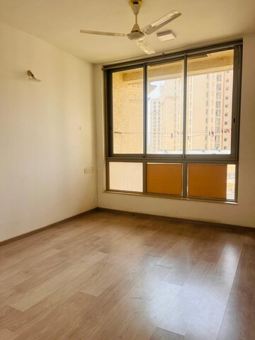 Room in 3 BHK Apartment at Hiranandani Rodas Enclave Rosemount, Ghodbunder Road – for Rent