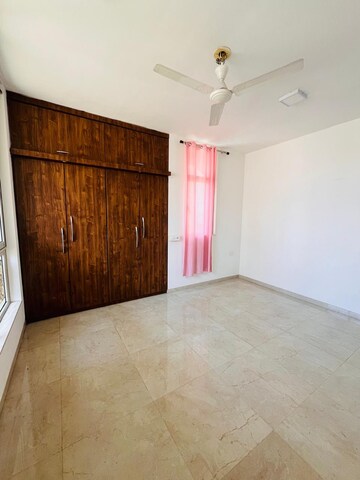 Room in 3 BHK Apartment at Hiranandani Rodas Enclave Rosemount, Ghodbunder Road – for Rent