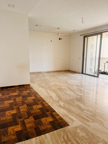 Room in 3 BHK Apartment at Hiranandani Rodas Enclave Rosemount, Ghodbunder Road – for Rent