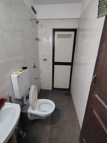 Bathroom in 1.5 BHK Apartment at Sheth Zuri, Laxmi Nagar – for Rent