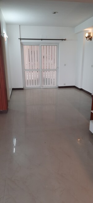 Furnished Amenities in 3 BHK Apartment at BPTP The Resort, Sector 75 – for Sale