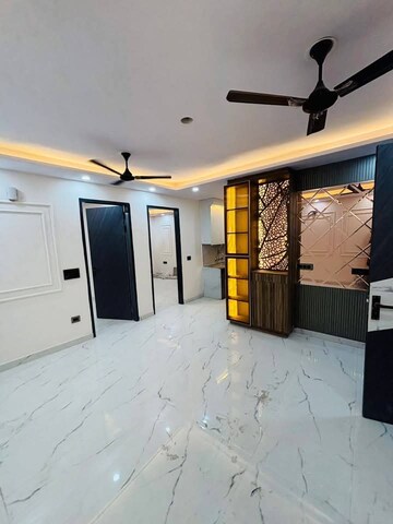 Room in 2 BHK Apartment at Saket – for Rent
