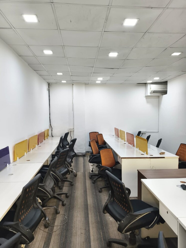 Team Area, sector 16 Commercial Office Space 1500 Sq.Ft. In Sector 16 Noida 8649020