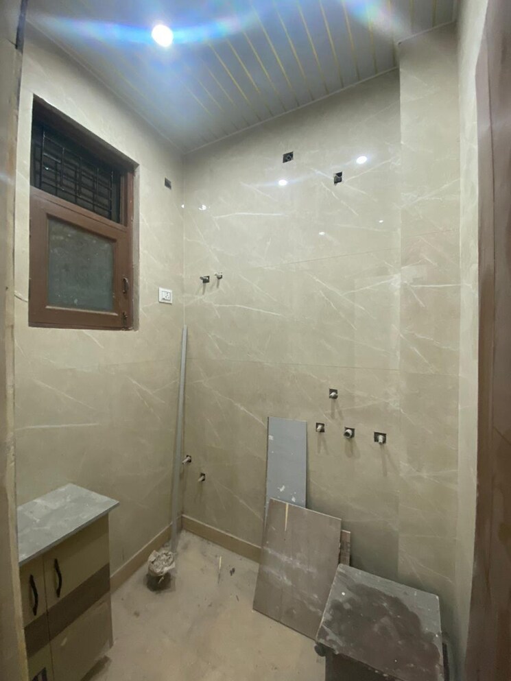 Bathroom, unity-the-amaryllis 4 Bedroom 2500 Sq.Ft. Apartment In Karol Bagh Delhi 8649029