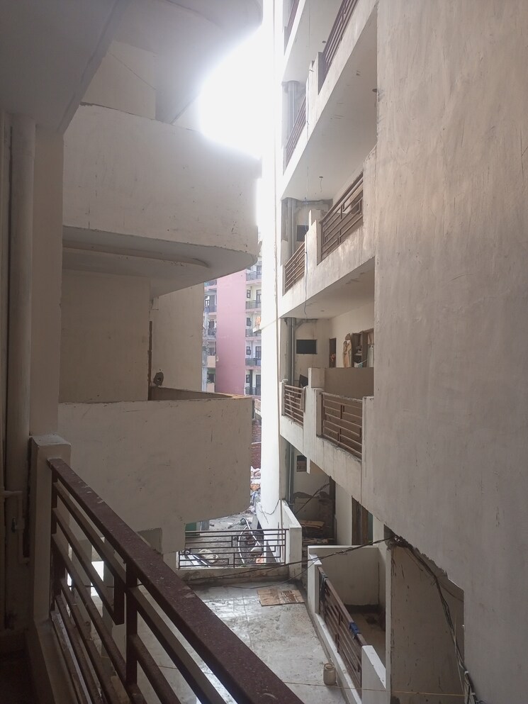 Balcony, sector 72 3 Bedroom 1350 Sq.Ft. Builder Floor In Sector 72 Noida 8649163