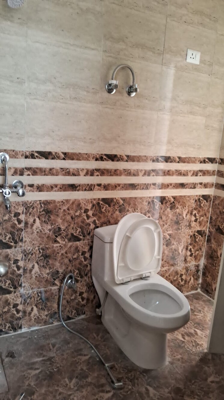 Bathroom, tdi-the-grand-retreat 3 Bedroom 2250 Sq.Ft. Builder Floor In Sector 88 Faridabad 8649117