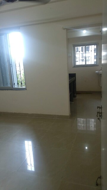 Room in 1 BHK Apartment at Shreeniwas Tower, Lower Parel – for Rent
