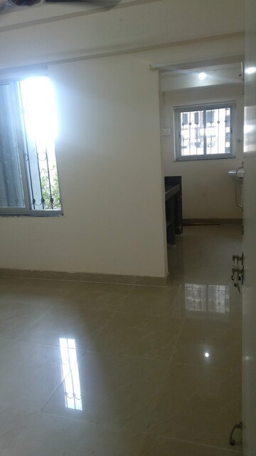 Room in 1 BHK Apartment at Shreeniwas Tower, Lower Parel – for Rent
