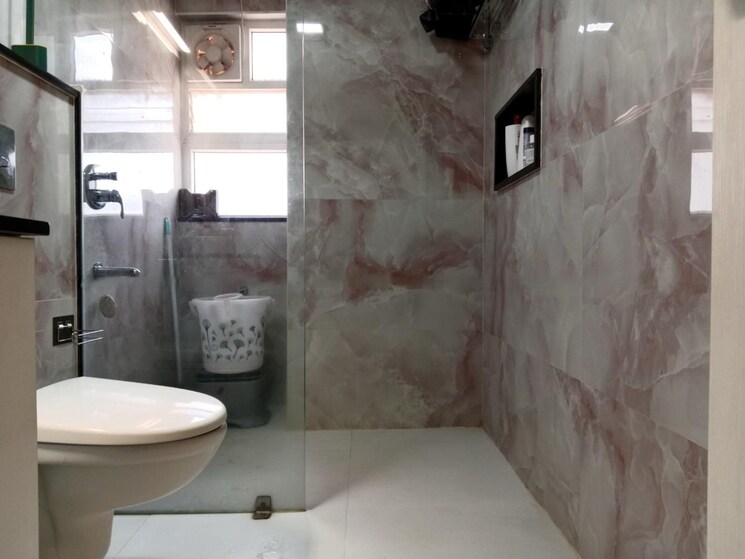 Bathroom, saran-mulberry-woods 3 Bedroom 3250 Sq.Ft. Apartment In Sarjapur Bangalore 8649148