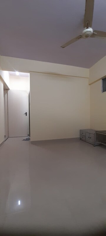 Room in 1 BHK Apartment at Green View Goregaon, Goregaon East – for Rent