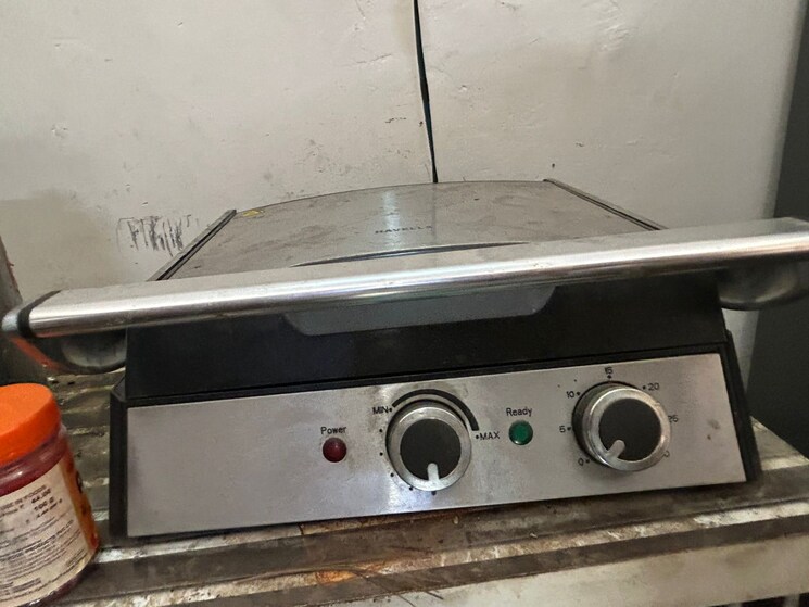 undefined, uttam nagar Commercial Shop 100 Sq.Ft. In Uttam Nagar Delhi 8649190