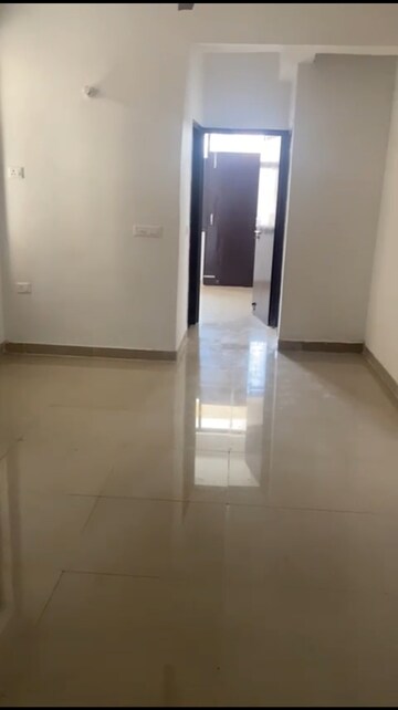 Room in 3 BHK Apartment at Wave City, Wave City – for Rent