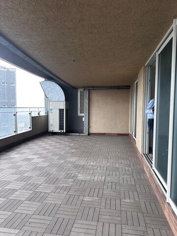 Room in 3 BHK Apartment at Lokhandwala Minerva Mahalaxmi, Mahalaxmi – for Rent