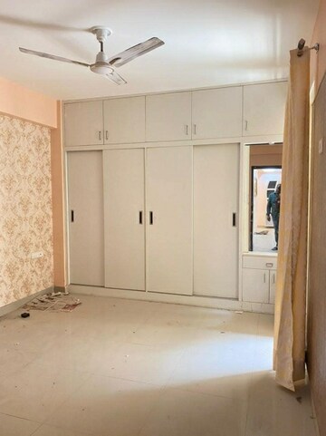 Room in 3 BHK Apartment at Vasu Fortune Residency, Raj Nagar Extension – for Rent