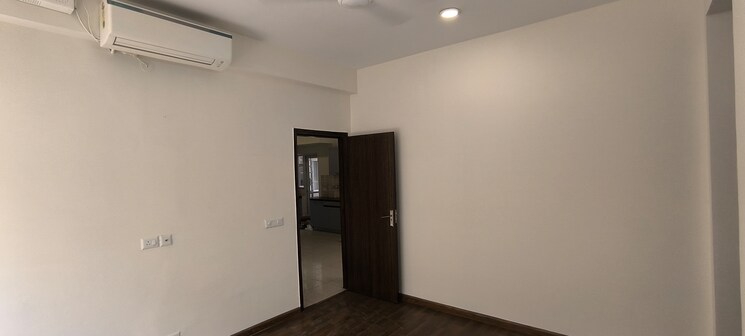 Room, bptp-amstoria 3 Bedroom 2229 Sq.Ft. Builder Floor In Sector 102 Gurgaon 8649389