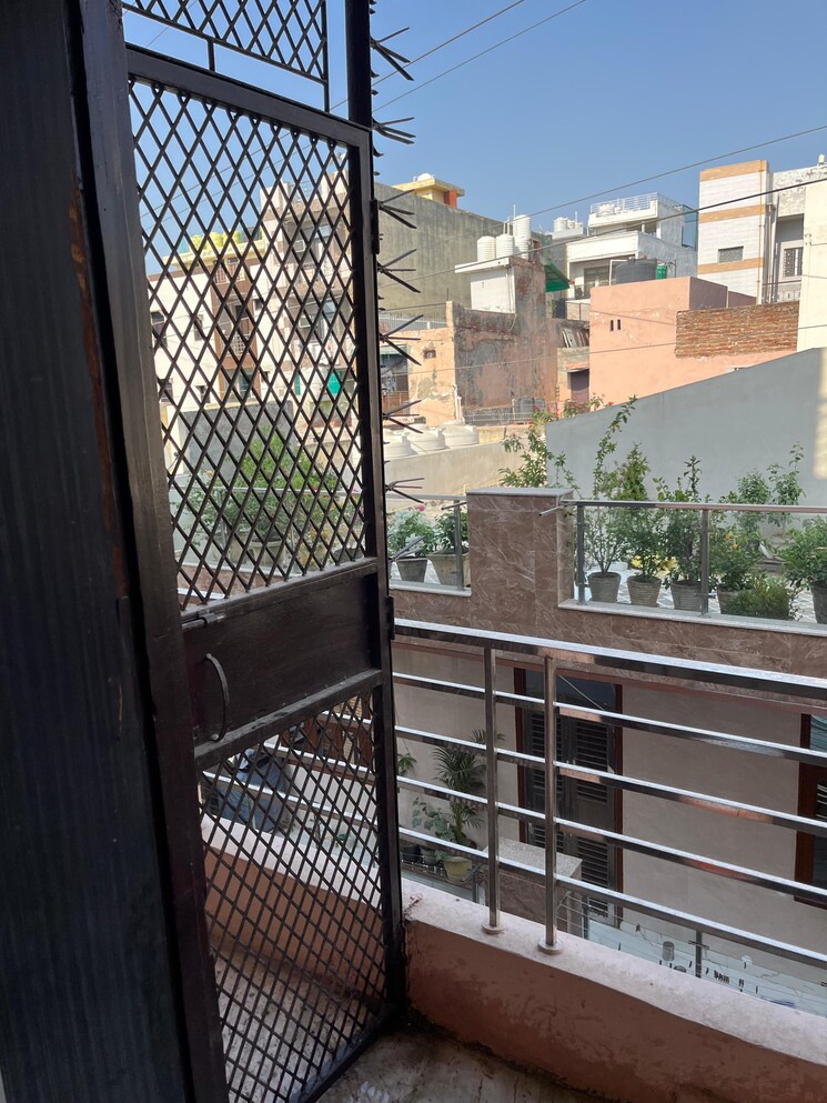 Balcony, uttam nagar 1 Bedroom 50 Sq.Yd. Apartment In Uttam Nagar Delhi 8649261