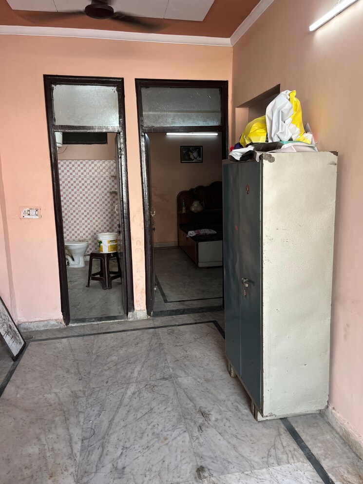 Other, uttam nagar 1 Bedroom 50 Sq.Yd. Apartment In Uttam Nagar Delhi 8649261