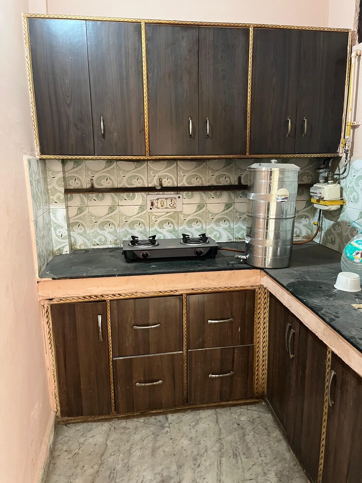 Kitchen, uttam nagar 1 Bedroom 50 Sq.Yd. Apartment In Uttam Nagar Delhi 8649261