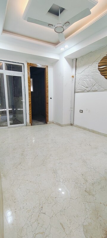 Room in 3 BHK Builder Floor at Sector 51 – for Sale