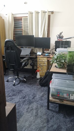 Study Room in 5 BHK Independent House at Frazer Town – for Sale