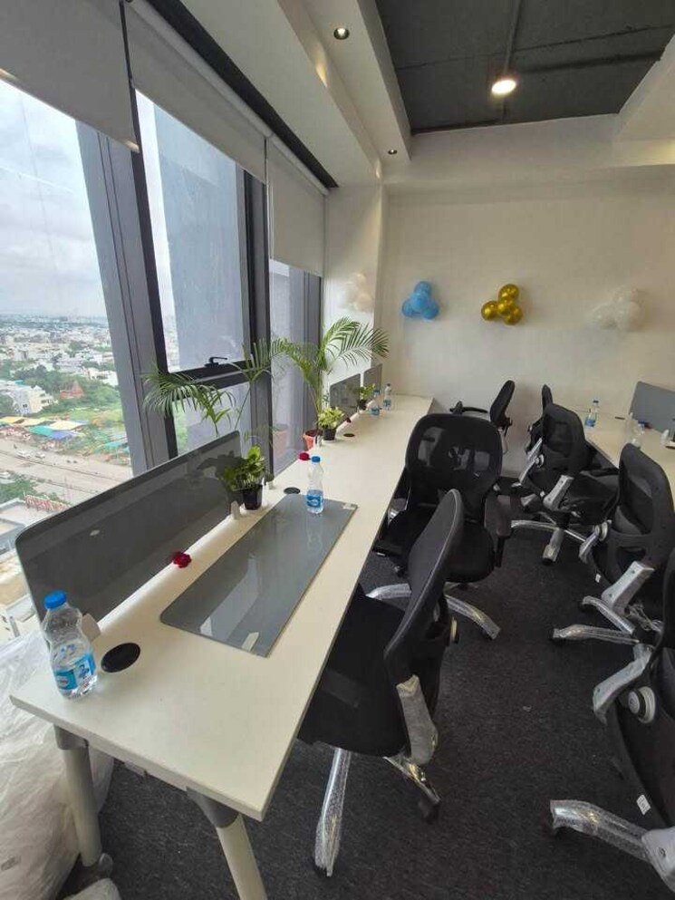 Team Area, old palasia Commercial Office Space 2000 Sq.Ft. In Old Palasia Indore 8649321