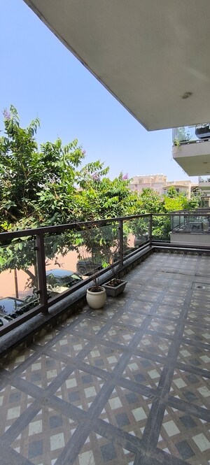 Balcony in 3 BHK Builder Floor at BPTP Amstoria, Sector 102 – for Sale