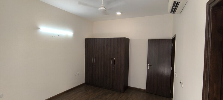 Room, bptp-amstoria 3 Bedroom 2229 Sq.Ft. Builder Floor In Sector 102 Gurgaon 8649389