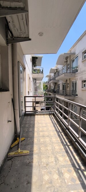 Balcony in 3 BHK Builder Floor at BPTP Amstoria, Sector 102 – for Sale