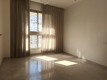 Room in 2 BHK Apartment at Castle Rock, Powai – for Rent