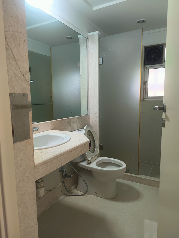 Bathroom, hiranandani-gardens-torino 3 Bedroom 2060 Sq.Ft. Apartment In Powai Mumbai 8649440