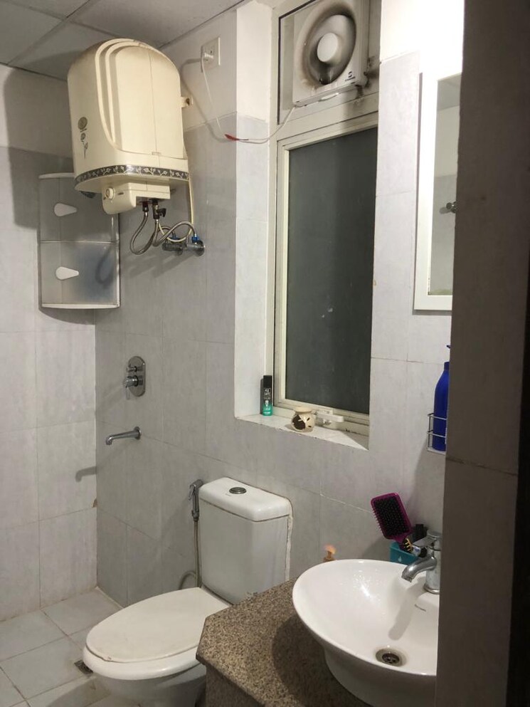 Bathroom, indiabulls-centrum-park 3 Bedroom 1900 Sq.Ft. Apartment In Sector 103 Gurgaon 8649463