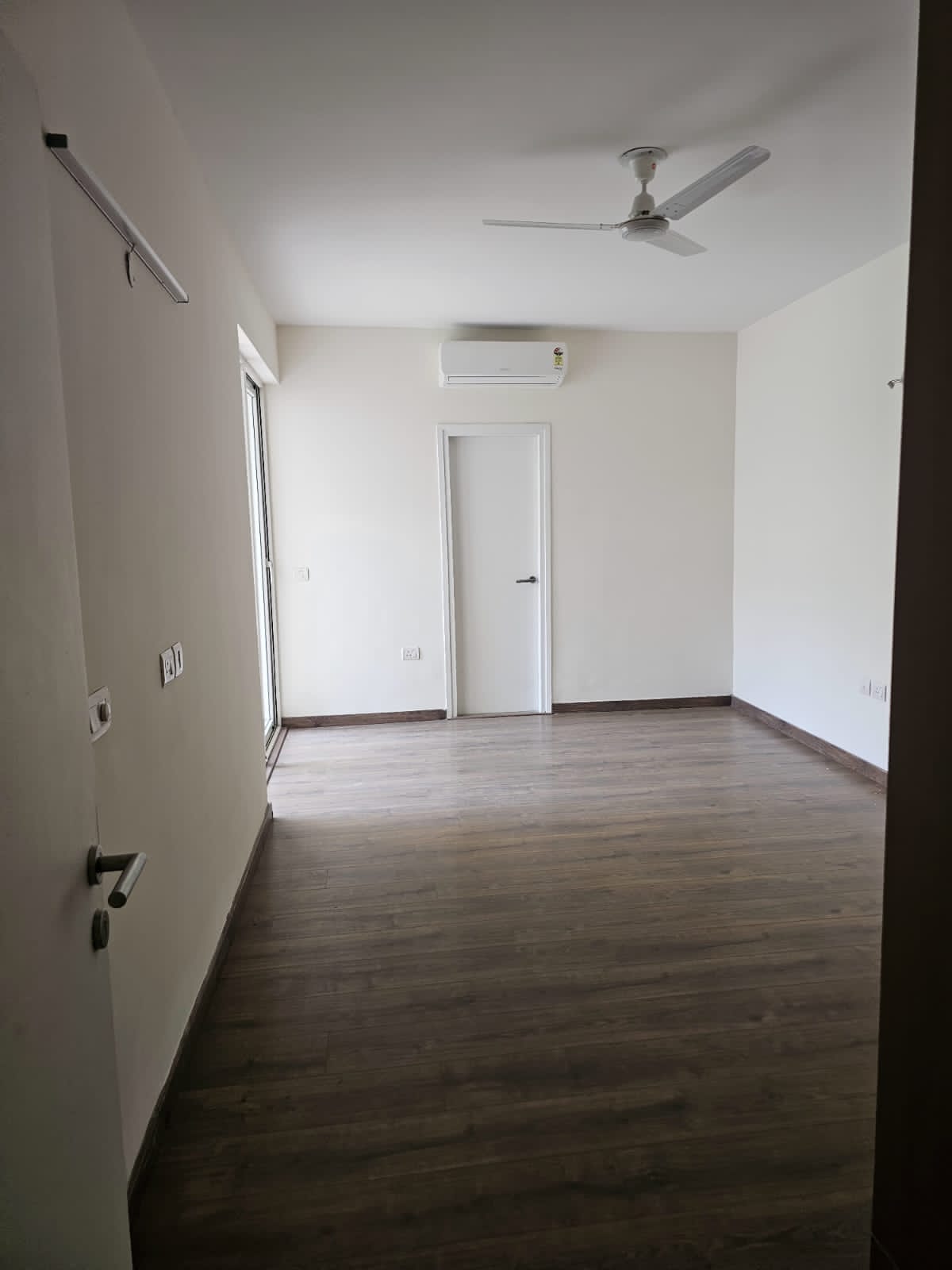 3 BHK + Servant Room Apartment For Rent in Experion The Heart Song
