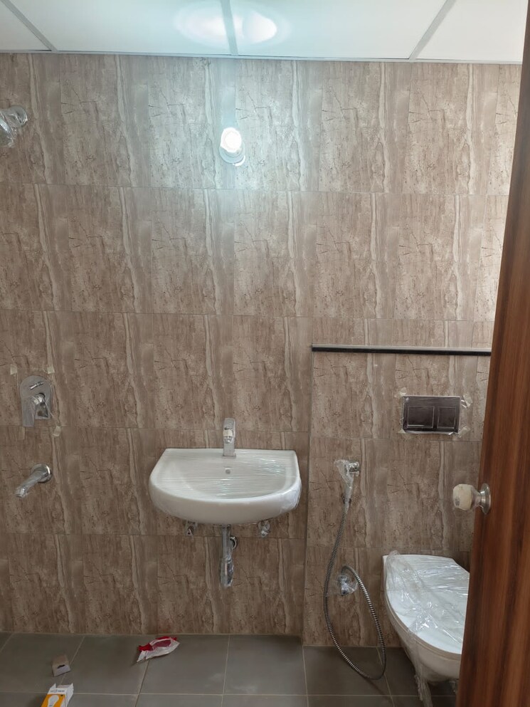 Bathroom, satya-the-hermitage-phase-2 3 Bedroom 2313 Sq.Ft. Apartment In Sector 103 Gurgaon 8649515