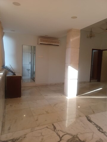 Building Lobby in 3 BHK Apartment at Churchgate – for Sale