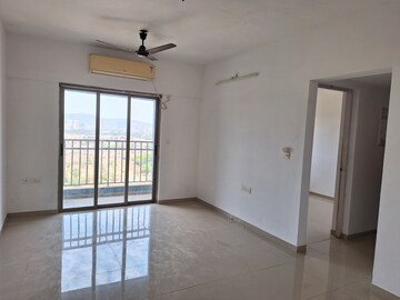 Room in 2.5 BHK Apartment at Lodha Casa Rio Gold, Dombivli East – for Rent