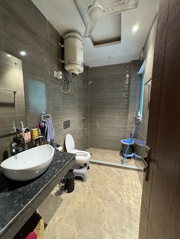 Bathroom, sector 55 2 Bedroom 1800 Sq.Ft. Builder Floor In Sector 55 Gurgaon 8649636