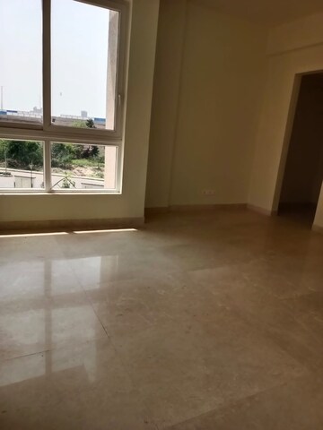 Room in 4 BHK Apartment at Indiabulls Enigma, Sector 110 – for Rent