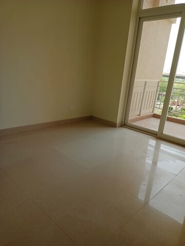 Room in 4 BHK Apartment at Indiabulls Enigma, Sector 110 – for Rent