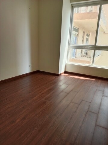 Room in 4 BHK Apartment at Indiabulls Enigma, Sector 110 – for Rent